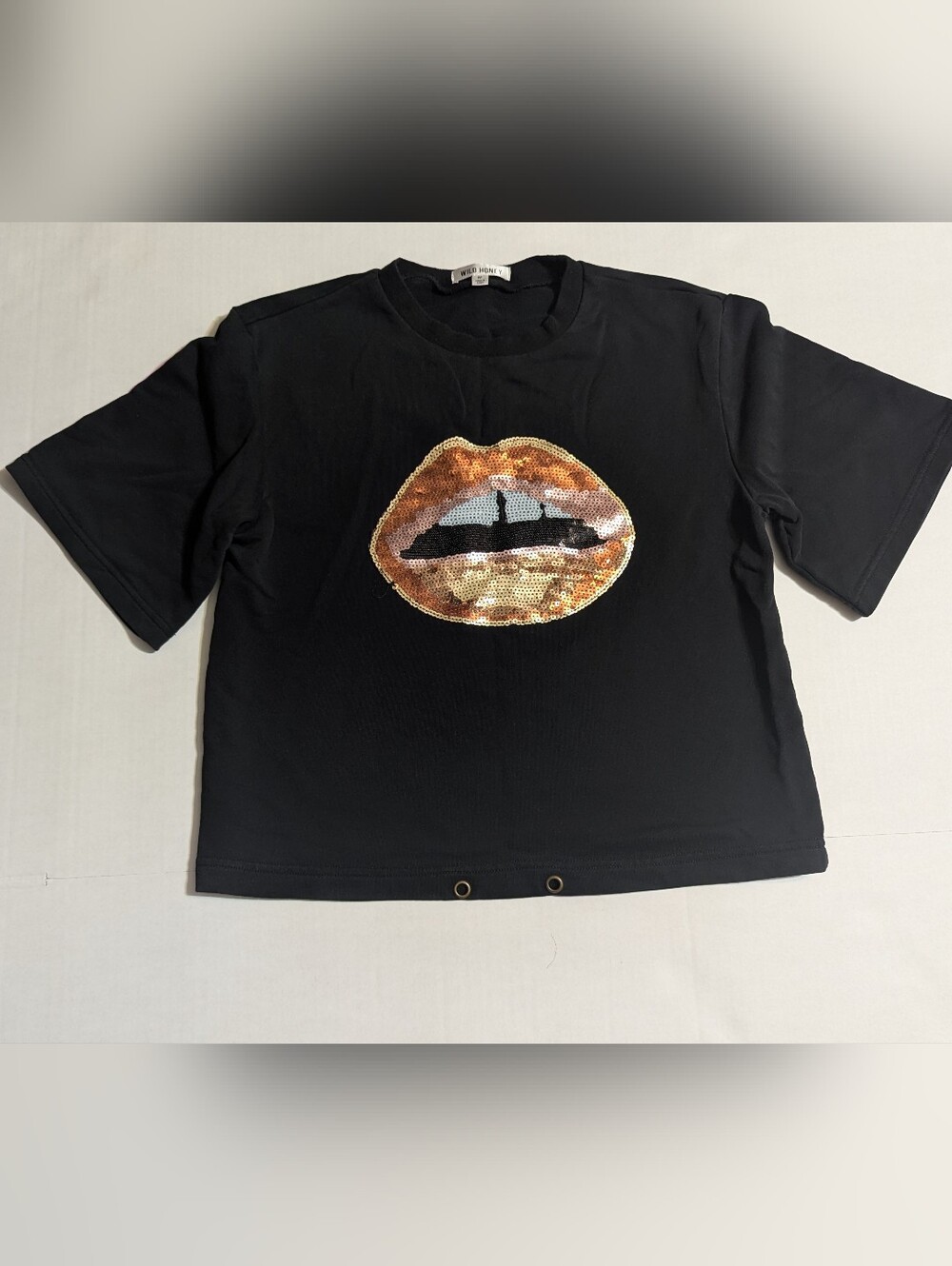 Wild Honey Black Short Sleeve Crop Top Sequin Big Lips Graphic Size Medium